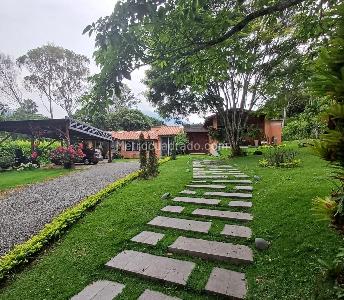 Casa de 4 alcobas en venta en Parcelacion Chorro De La Plata, Cali, 350 m² · foto 1 de 20