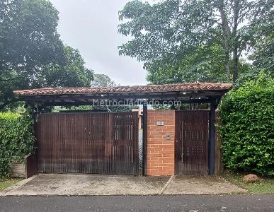 Casa de 4 alcobas en venta en Parcelacion Chorro De La Plata, Cali, 350 m² · foto 2 de 20