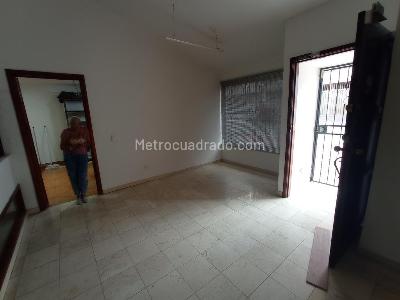 Casa de 3 alcobas en venta en Cristales, Cali, 361 m² · foto 2 de 20