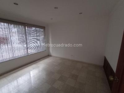 Casa de 3 alcobas en venta en Cristales, Cali, 361 m² · foto 3 de 20