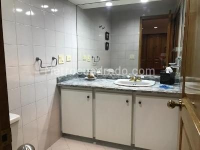 Apartamento de 4 alcobas en venta en Los Rosales, Bogotá, 228 m² · foto 18 de 19