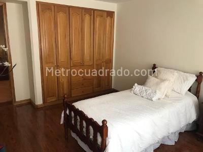 Apartamento de 4 alcobas en venta en Los Rosales, Bogotá, 228 m² · foto 15 de 19
