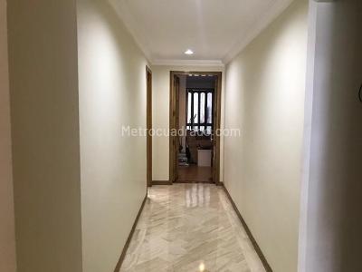 Apartamento de 4 alcobas en venta en Los Rosales, Bogotá, 228 m² · foto 10 de 19
