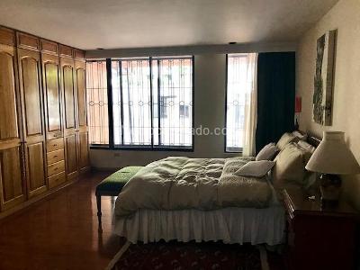 Apartamento de 4 alcobas en venta en Los Rosales, Bogotá, 228 m² · foto 12 de 19