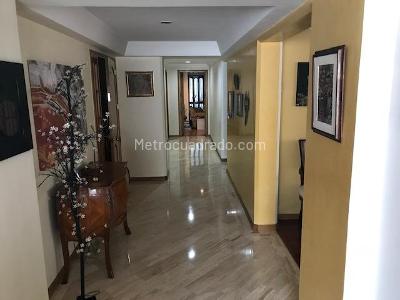 Apartamento de 4 alcobas en venta en Los Rosales, Bogotá, 228 m² · foto 9 de 19