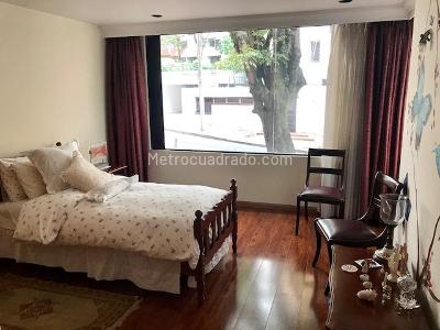 Apartamento de 4 alcobas en venta en Los Rosales, Bogotá, 228 m² · foto 14 de 19