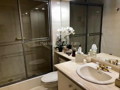 Apartamento de 4 alcobas en venta en Los Rosales, Bogotá, 228 m² · foto 17 de 19