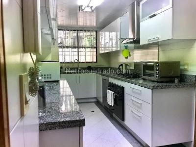 Apartamento de 4 alcobas en venta en Los Rosales, Bogotá, 228 m² · foto 8 de 19