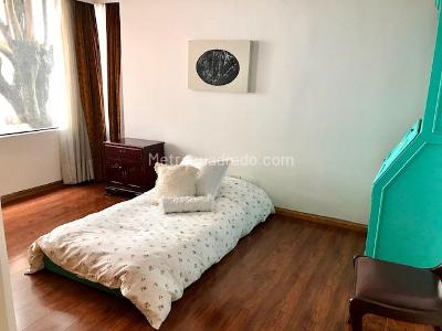 Apartamento de 4 alcobas en venta en Los Rosales, Bogotá, 228 m² · foto 16 de 19