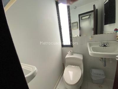 Casa de 5 alcobas en venta en Polo Club, Bogotá, 255 m² · foto 13 de 20