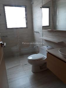 Apartamento de 3 alcobas en venta en Chico, Bogotá, 155 m² · foto 9 de 19