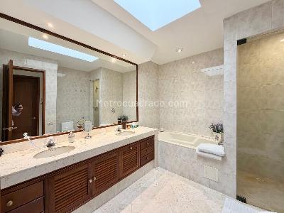 Apartamento de 4 alcobas en venta en Chico Ii Sector, Bogotá, 242 m² · foto 7 de 20