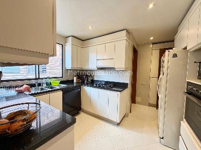 Apartamento de 4 alcobas en venta en Chico Ii Sector, Bogotá, 242 m² · foto 9 de 20