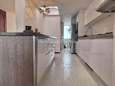 Apartamento de 3 alcobas en venta en Santa Barbara Central, Bogotá, 129 m² · foto 6 de 20