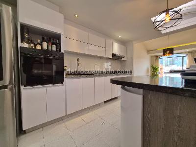 Apartamento de 3 alcobas en venta en Santa Barbara Central, Bogotá, 129 m² · foto 7 de 20