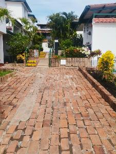 Casa de 3 alcobas en venta en Alcatraces, Girardot, 117 m² · foto 2 de 17