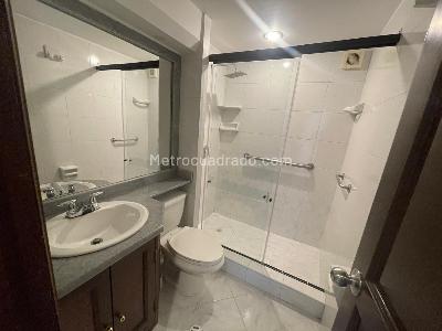 Apartamento en venta en Lagos De Cordoba, Bogotá · foto 13 de 15