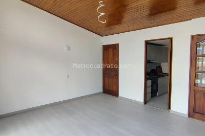 Apartamento de 3 alcobas en venta en Villa Alsacia, Bogotá, 74 m² · foto 2 de 18