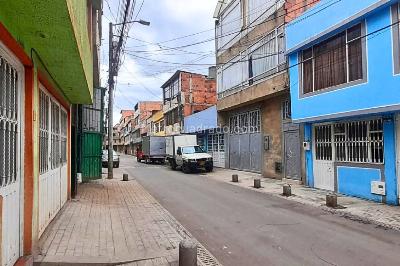 Casa de 5 alcobas en venta en San Carlos Kennedy, Bogotá, 290 m² · foto 1 de 12