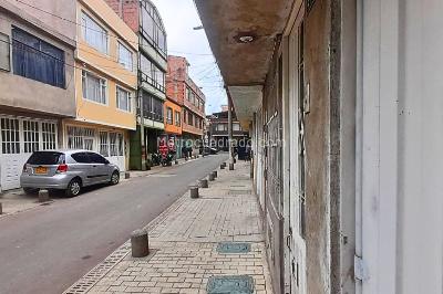Casa de 5 alcobas en venta en San Carlos Kennedy, Bogotá, 290 m² · foto 2 de 12