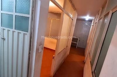 Casa de 5 alcobas en venta en San Carlos Kennedy, Bogotá, 290 m² · foto 3 de 12