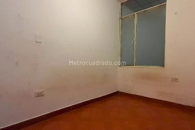 Casa de 5 alcobas en venta en San Carlos Kennedy, Bogotá, 290 m² · foto 4 de 12