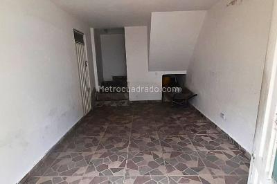 Casa de 5 alcobas en venta en San Carlos Kennedy, Bogotá, 290 m² · foto 7 de 12