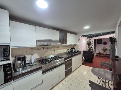 Casa de 5 alcobas en venta en Alhambra, Bogotá, 280 m² · foto 11 de 17