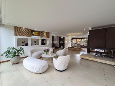 Casa de 4 alcobas en venta en Niza, Bogotá, 348 m² · foto 2 de 20