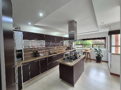 Casa de 4 alcobas en venta en Niza, Bogotá, 348 m² · foto 5 de 20