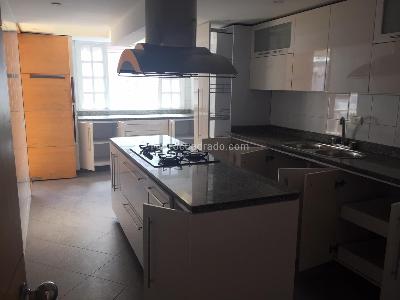 Casa de 4 alcobas en venta en San Jose De Bavaria, Bogotá, 350 m² · foto 2 de 15