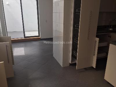 Casa de 4 alcobas en venta en San Jose De Bavaria, Bogotá, 350 m² · foto 3 de 15