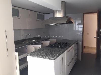 Casa de 4 alcobas en venta en San Jose De Bavaria, Bogotá, 350 m² · foto 4 de 15