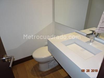 Apartamento de 3 alcobas en venta en Los Rosales, Bogotá, 188 m² · foto 2 de 15