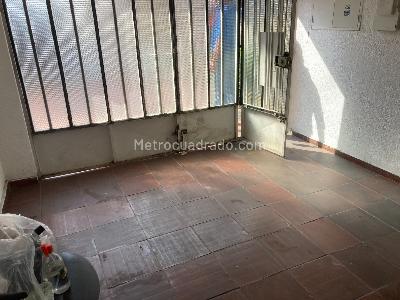 Casa de 5 alcobas en venta en Granada Norte, Bogotá, 232 m² · foto 3 de 18