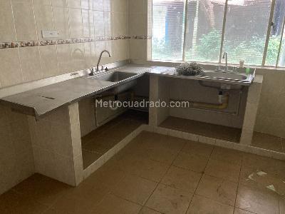 Casa de 5 alcobas en venta en Granada Norte, Bogotá, 232 m² · foto 5 de 18