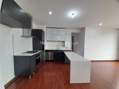 Apartamento de 2 alcobas en arriendo en El Virrey, Bogotá, 80 m² · foto 2 de 15