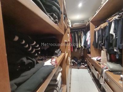 Apartamento de 3 alcobas en venta en Los Rosales, Bogotá, 270 m² · foto 13 de 20