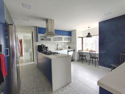 Apartamento de 3 alcobas en venta en Los Rosales, Bogotá, 270 m² · foto 17 de 20