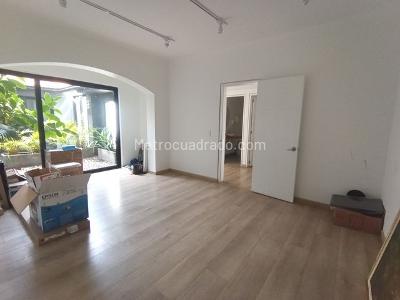 Casa de 5 alcobas en venta en Quinta Camacho, Bogotá, 428 m² · foto 2 de 20