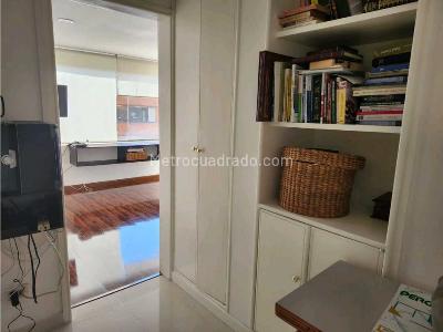 Apartamento de 3 alcobas en venta en Chico, Bogotá, 135 m² · foto 6 de 13