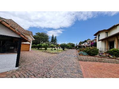 Casa de 4 alcobas en venta en Cajica Centro, Cajicá, 278 m² · foto 2 de 20