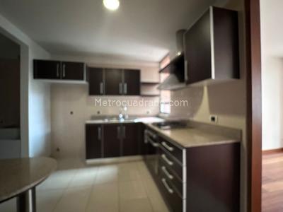 Apartamento de 3 alcobas en venta en Chico Virrey, Bogotá, 145 m² · foto 7 de 18