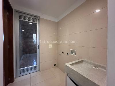 Apartamento de 3 alcobas en venta en Chico Virrey, Bogotá, 145 m² · foto 8 de 18