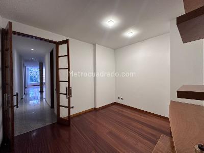 Apartamento de 3 alcobas en venta en Chico Virrey, Bogotá, 145 m² · foto 11 de 18