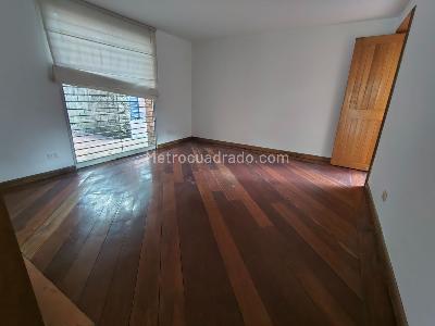 Casa de 4 alcobas en venta en Niza Antigua, Bogotá, 300 m² · foto 9 de 20