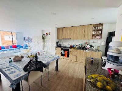 Apartamento de 3 alcobas en venta en Chico Alto Chico, Bogotá, 190 m² · foto 2 de 11