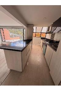 Casa de 3 alcobas en venta en Colina Campestre, Bogotá, 240 m² · foto 2 de 8