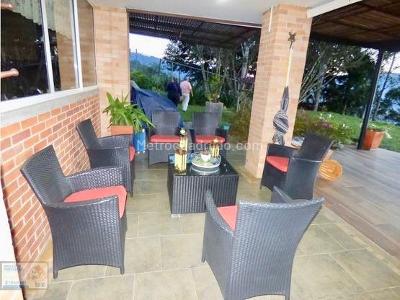 Casa de 5 alcobas en venta en El Poblado Las Palmas, Medellín, 400 m² · foto 13 de 20