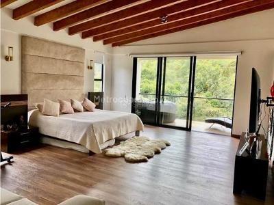 Casa de 4 alcobas en venta en Variante Aeropuerto, Envigado, 460 m² · foto 12 de 20